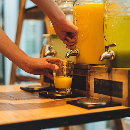 Andaz Vienna Am Belvedere, By Hyatt Exterior photo A juice dispenser