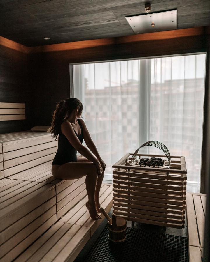 Andaz Vienna Am Belvedere, By Hyatt Exterior photo A woman in a sauna