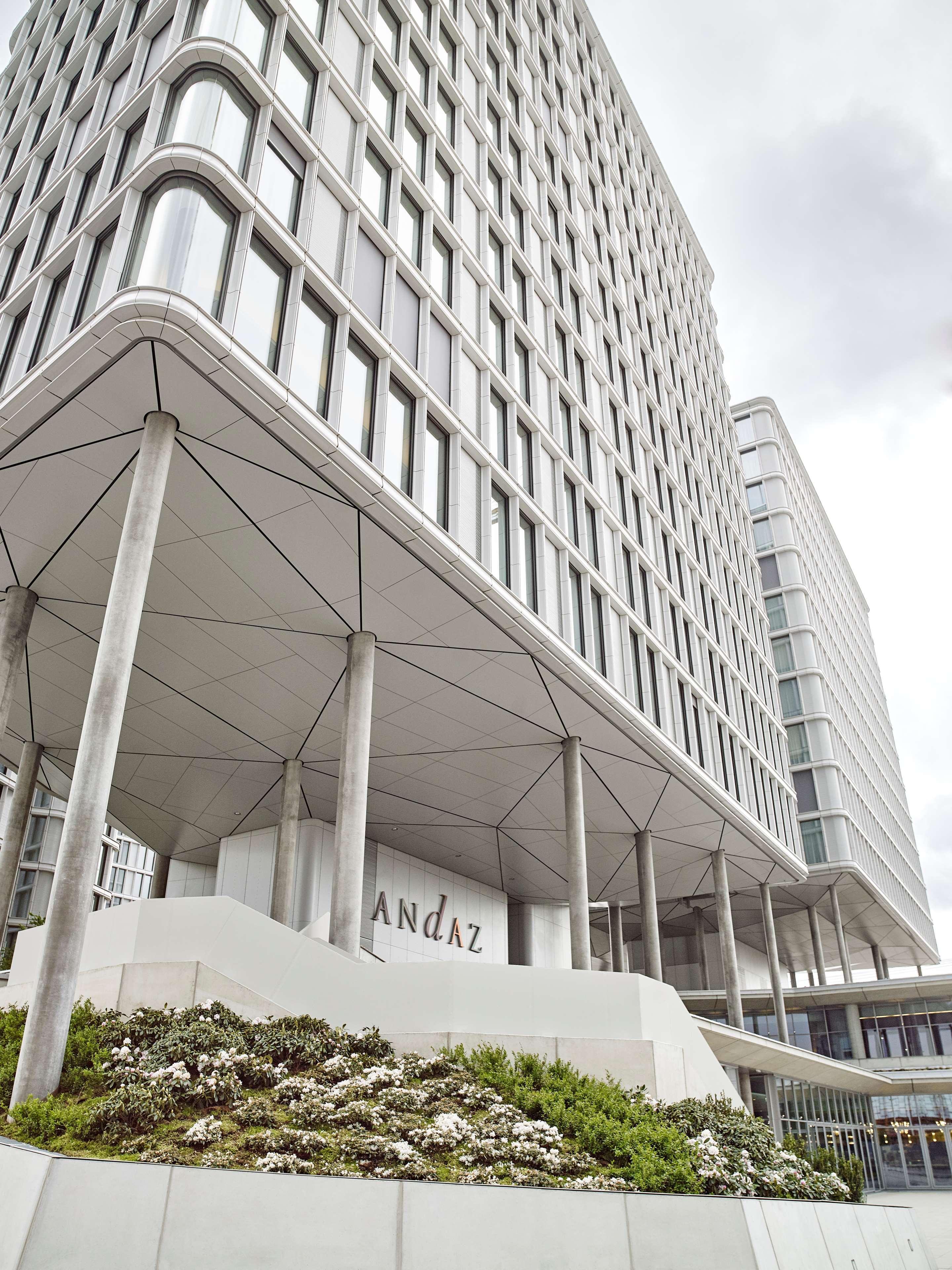 Andaz Vienna Am Belvedere, By Hyatt Exterior photo The new building of the University of Applied Sciences and Medical University of Innsbruck