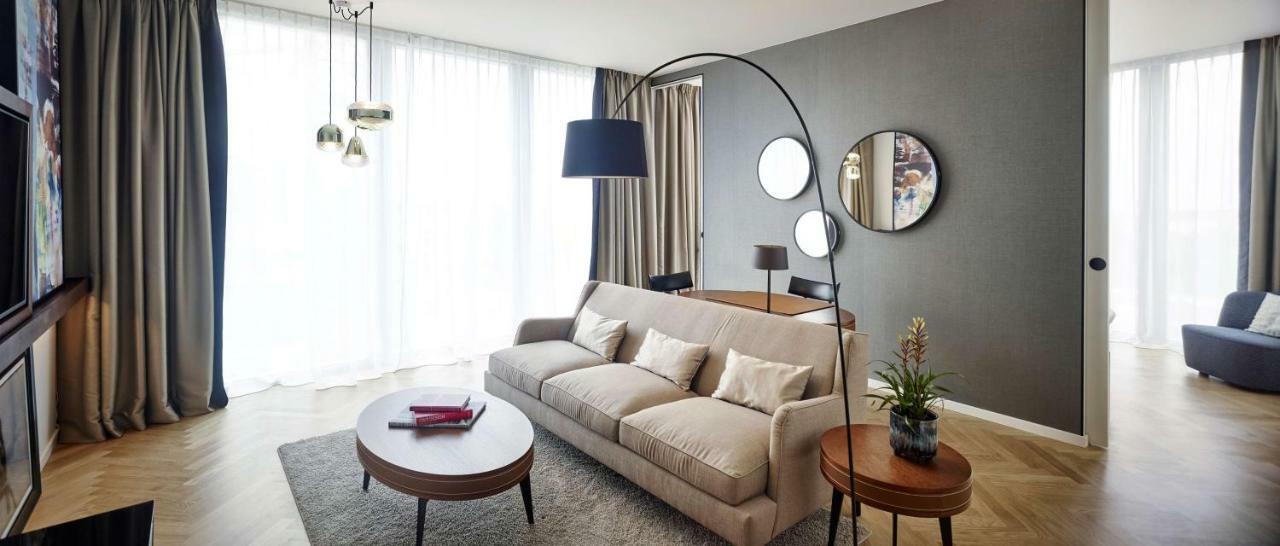 Andaz Vienna Am Belvedere, By Hyatt Exterior photo A living room with a sofa